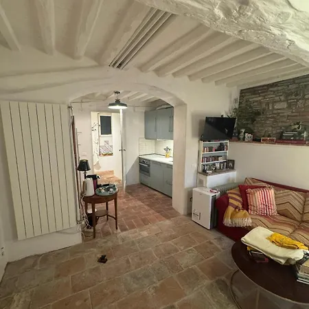 Authentic Tuscan In With Private Patio Apartment