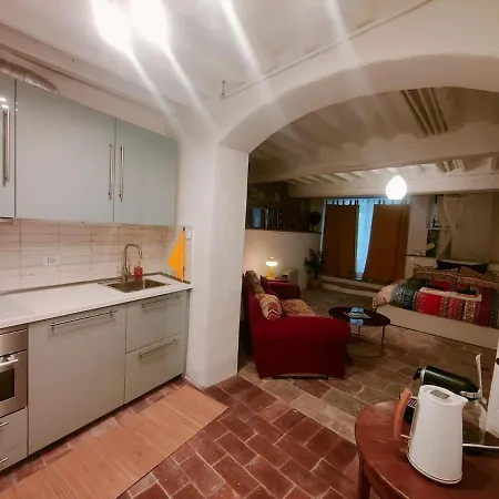 Authentic Tuscan In With Private Patio Apartment *